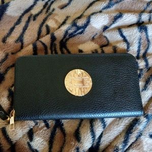 Black wristlet